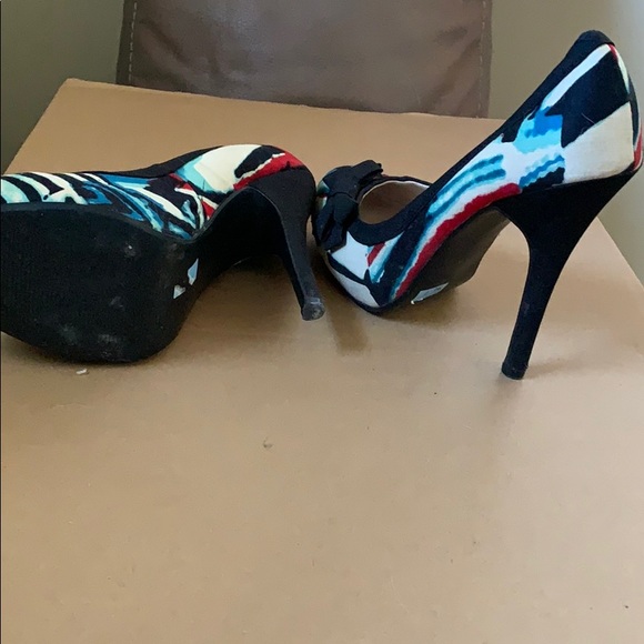 Shoes - Picture 5 of 6